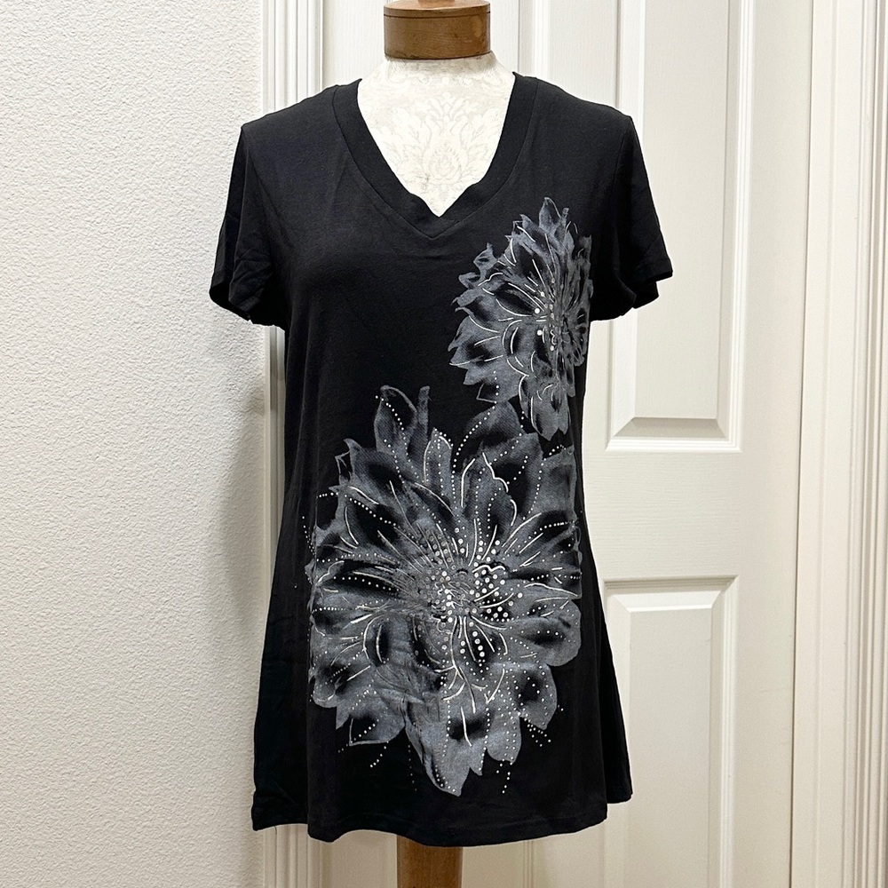 Astrologie California S/S Black Floral V-Neck T-shirt - 1X (runs small like a L)